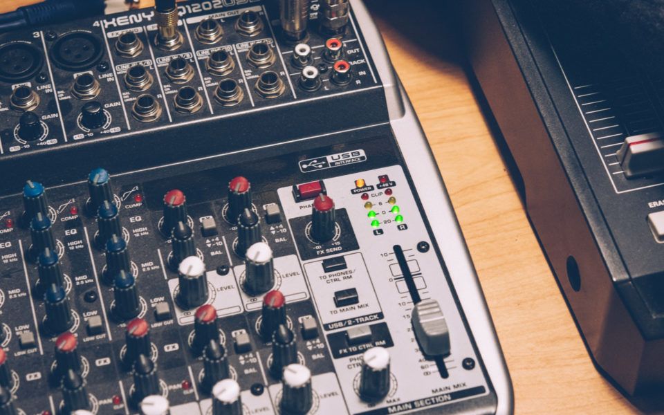 Best Small Mixers For Live Performances With Effects 960x600 