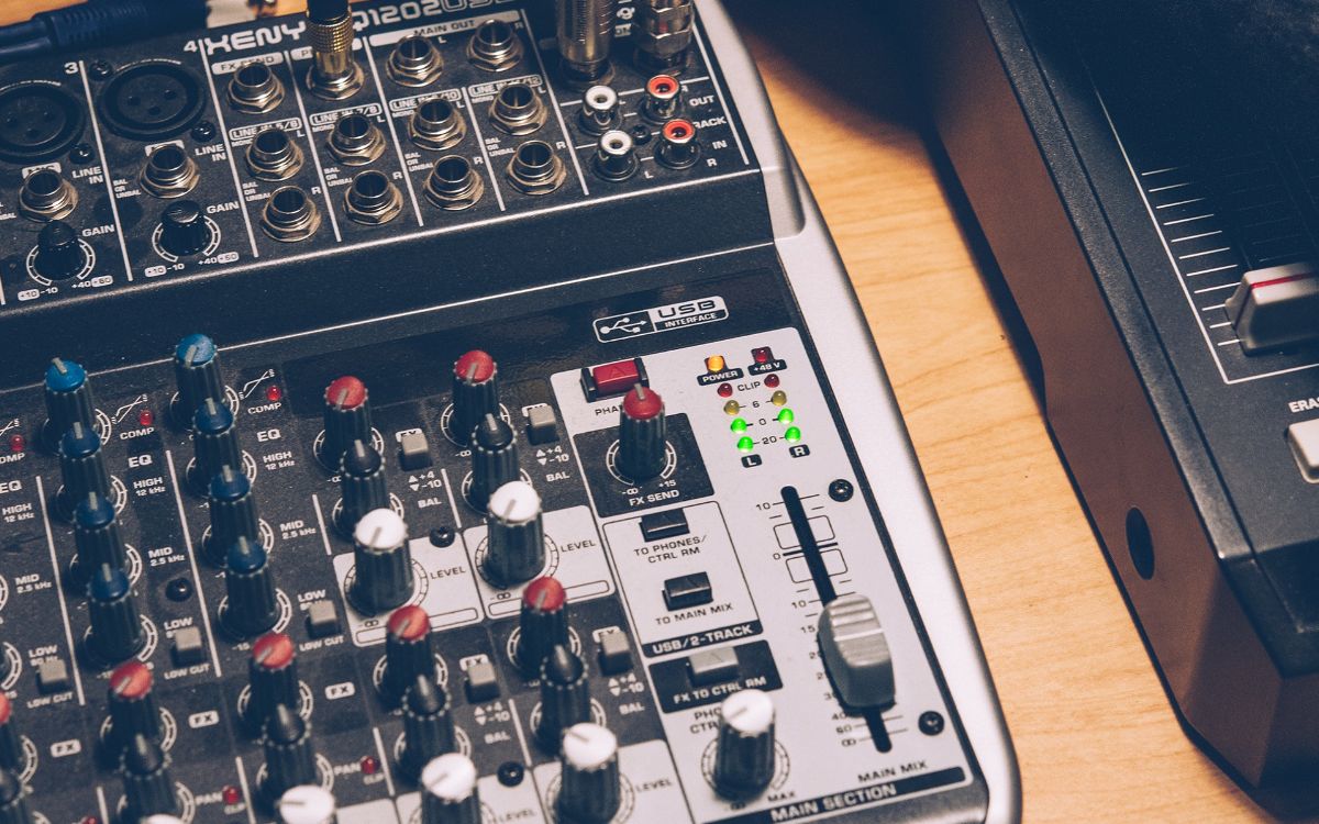 Best Small Mixers for Live Performances With Effects