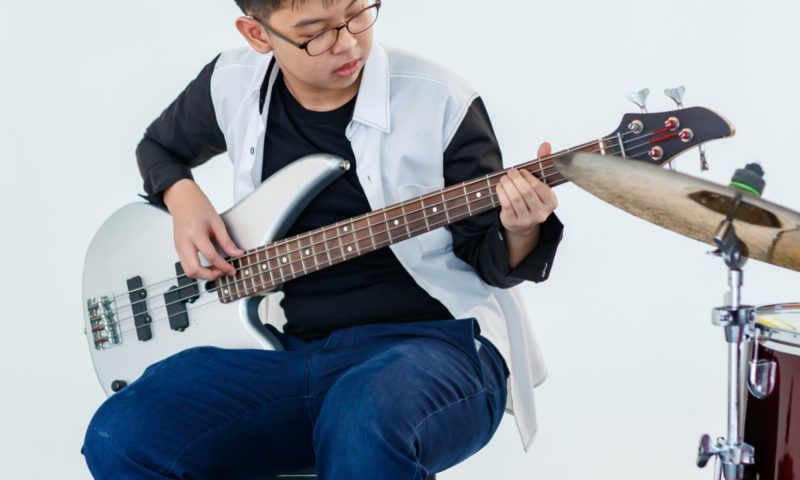 Best Kids Bass Guitars With 3-4 Sizes