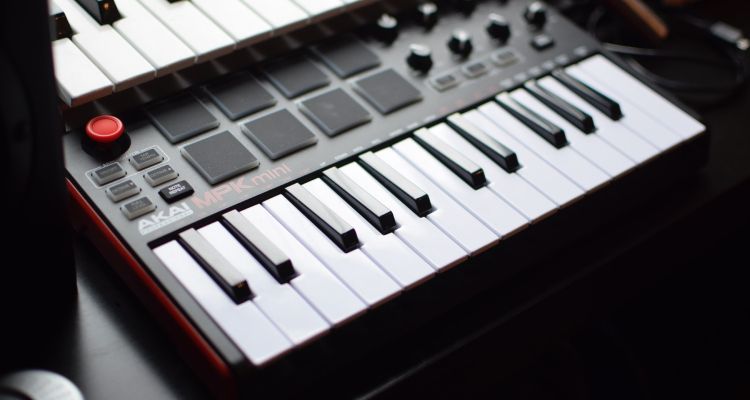 How Many Keys Should a MIDI Keyboard Have