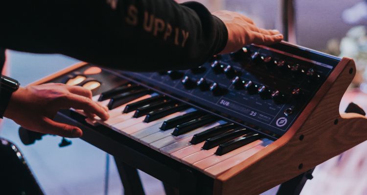 Synthesizer Keyboard - One Handed Instruments In Music