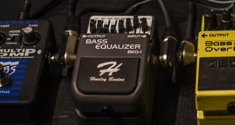 Bass Equalizer - How to Stop Feedback On a Guitar Amp